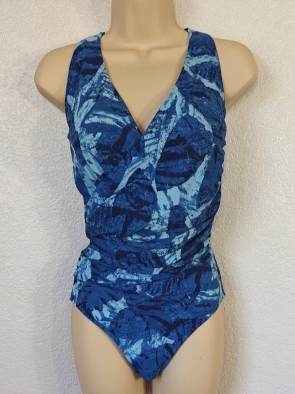 L.L. Bean Women 12L Long Torso Shaping Swimsuit One Piece Blue Leaf Print